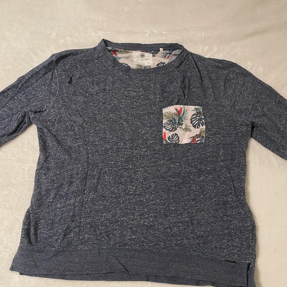 Long sleeve with pocket